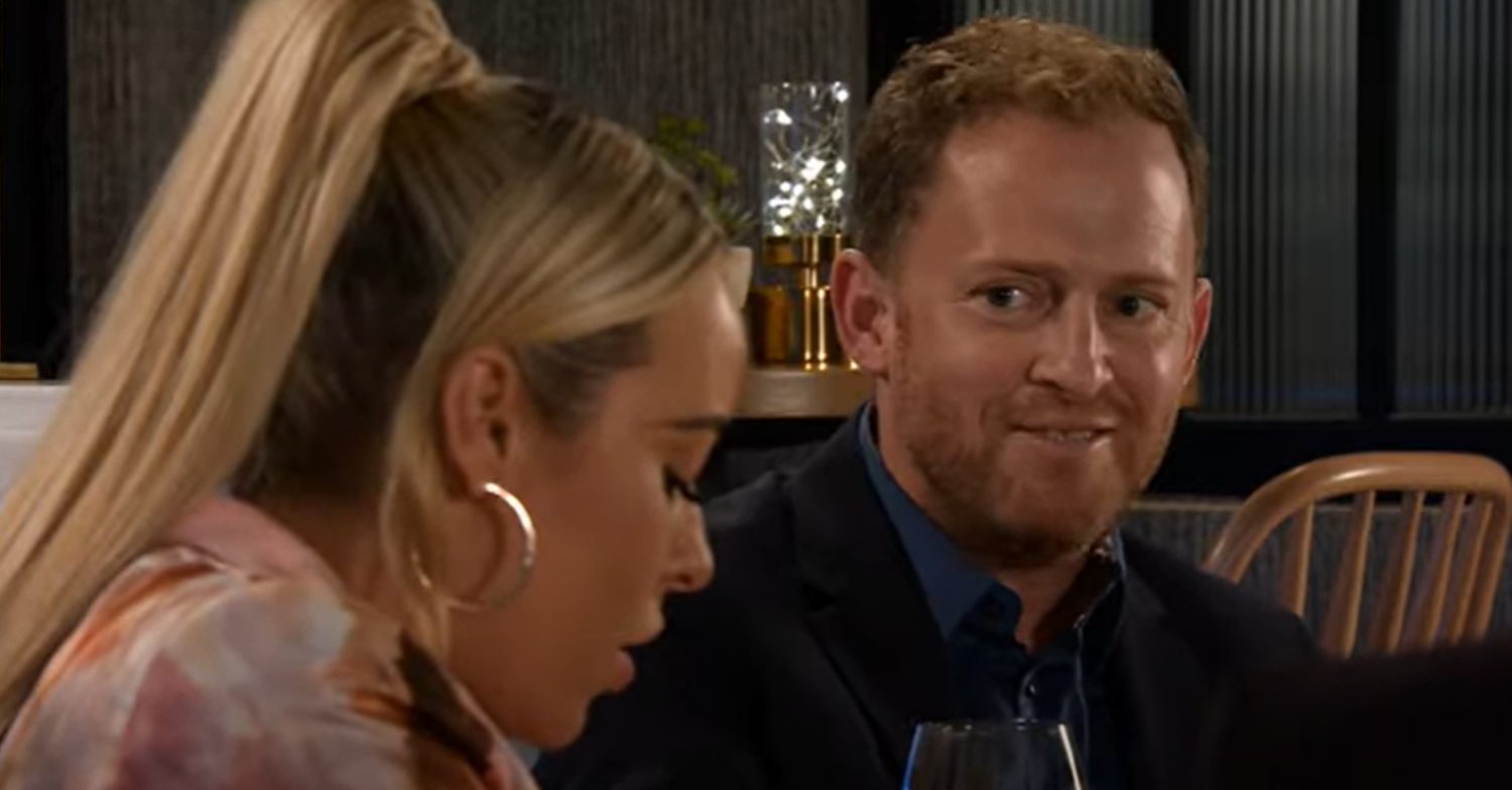 Coronation Street's Darren is smirking at Courtney in the Bistro