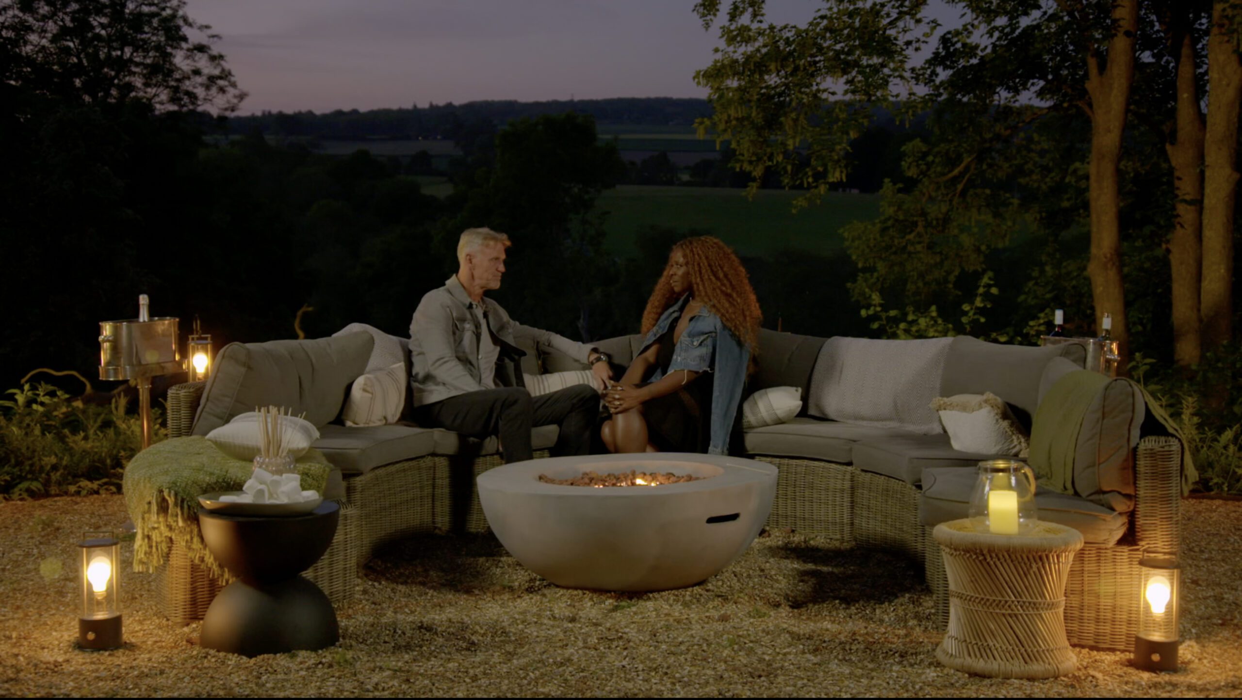 Martin M and Tolullah having a chat in the garden