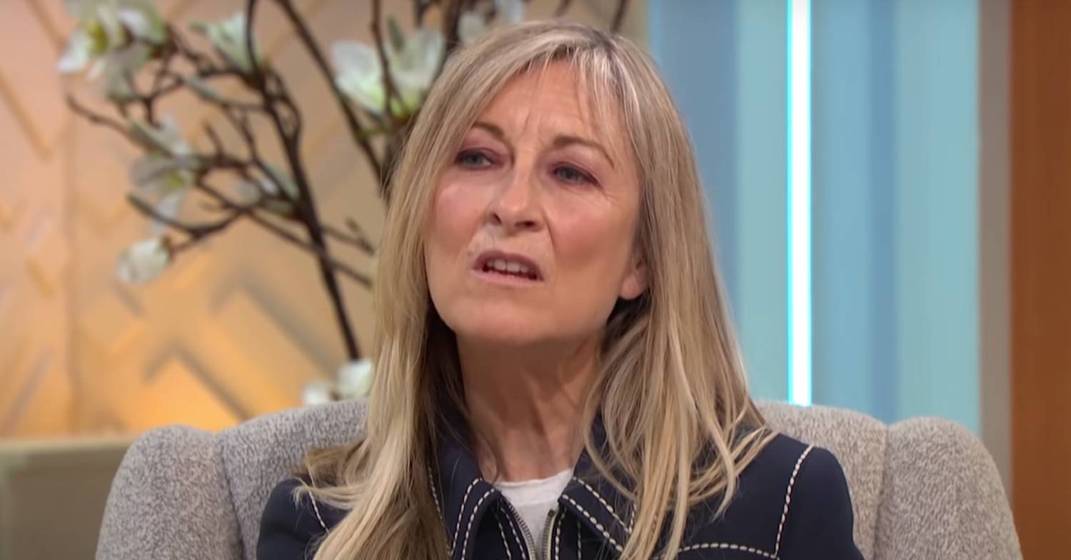 Fiona Phillips listens