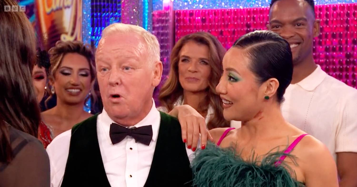 What is that on Nancy Xu's neck?