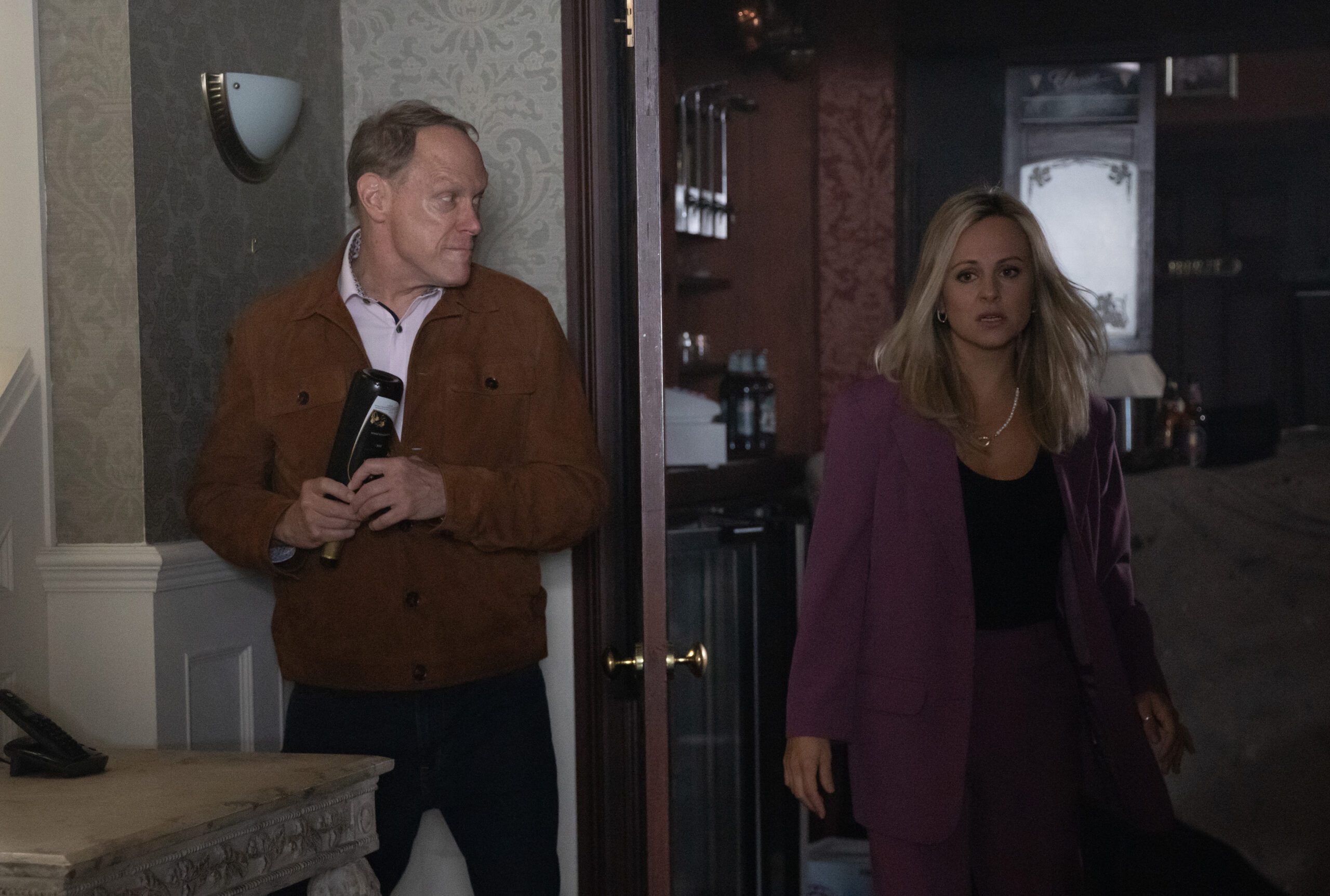 Coronation Street's Stephen is hiding around the door from Sarah in the Rovers