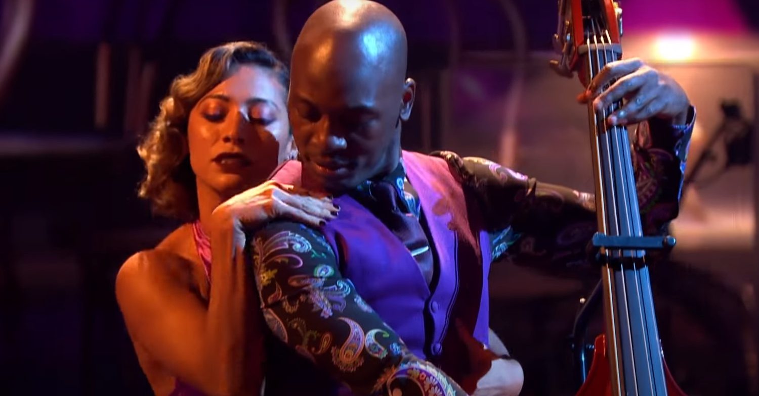 Karen Hauer performs to Sex Bomb with Eddie