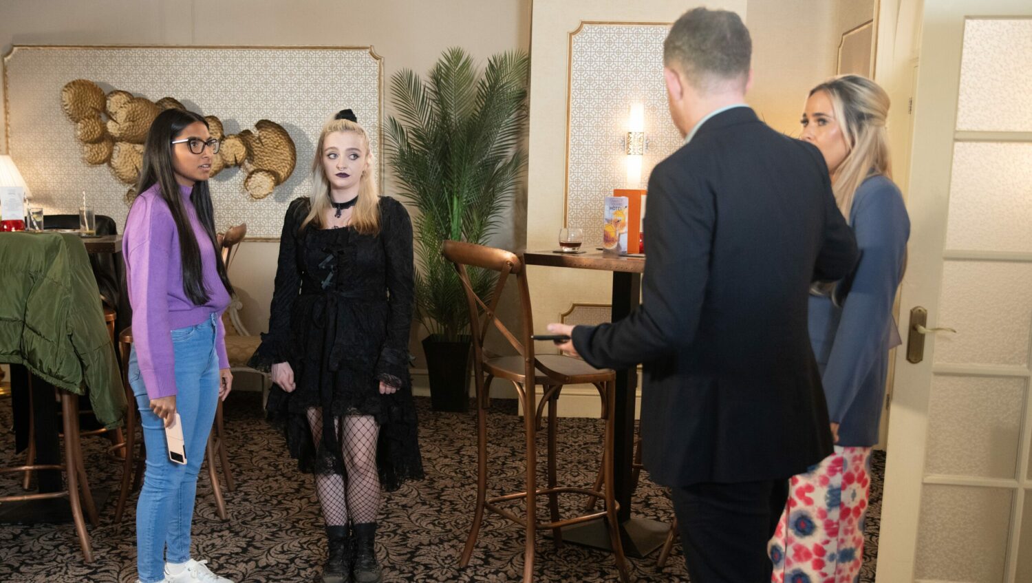 Coronation Street's Asha and Nina are talking to Darren and Courtney at the hotel