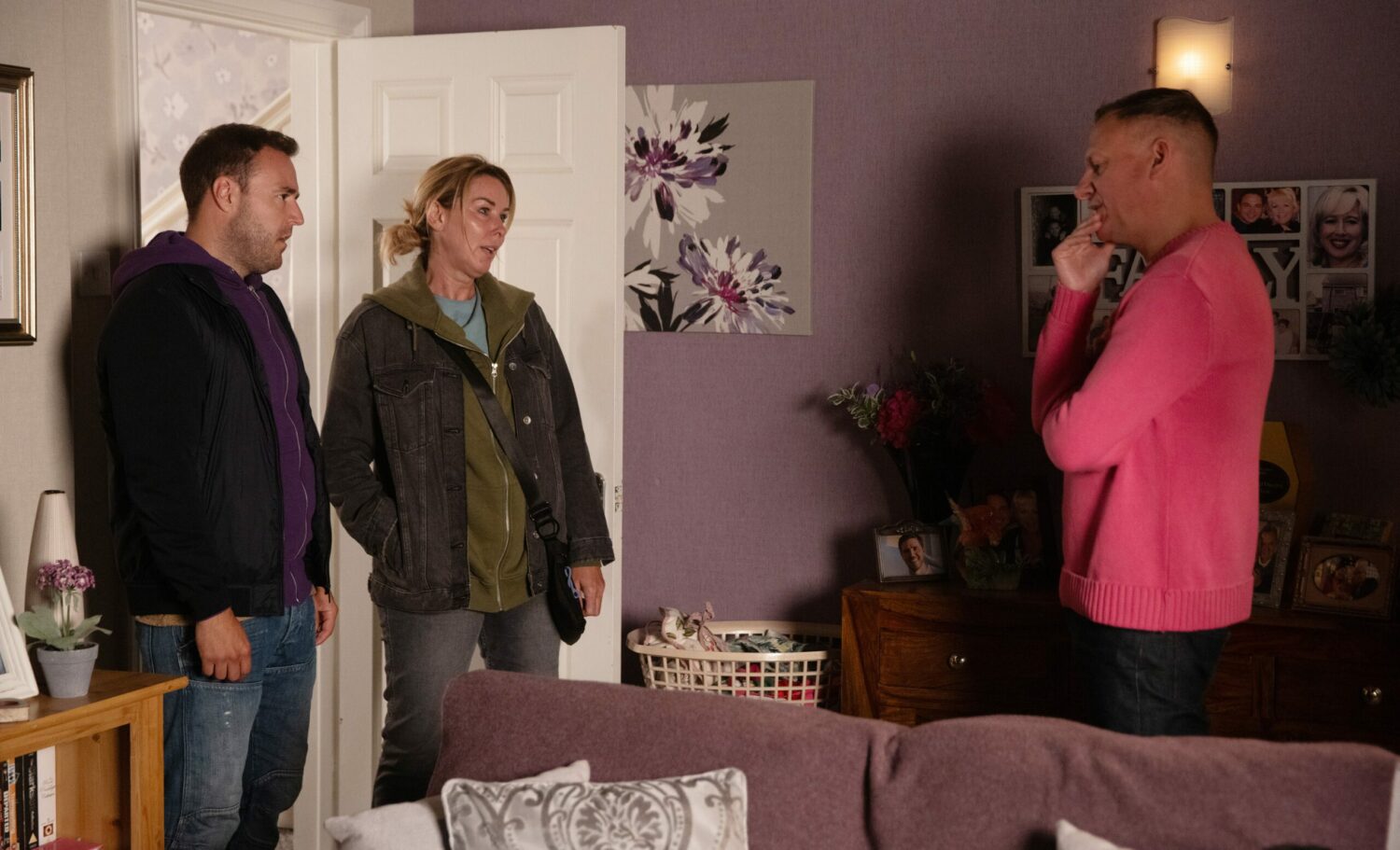 Coronation Street: Tyrone and Cassie talk to concerned Sean