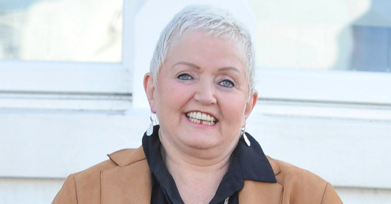 Linda Nolan smiling