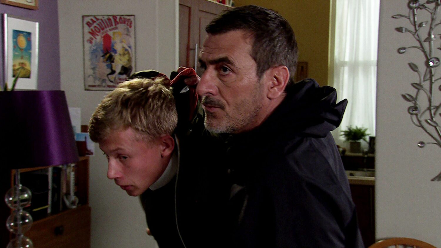 Peter assaults Dylan in Coronation Street 