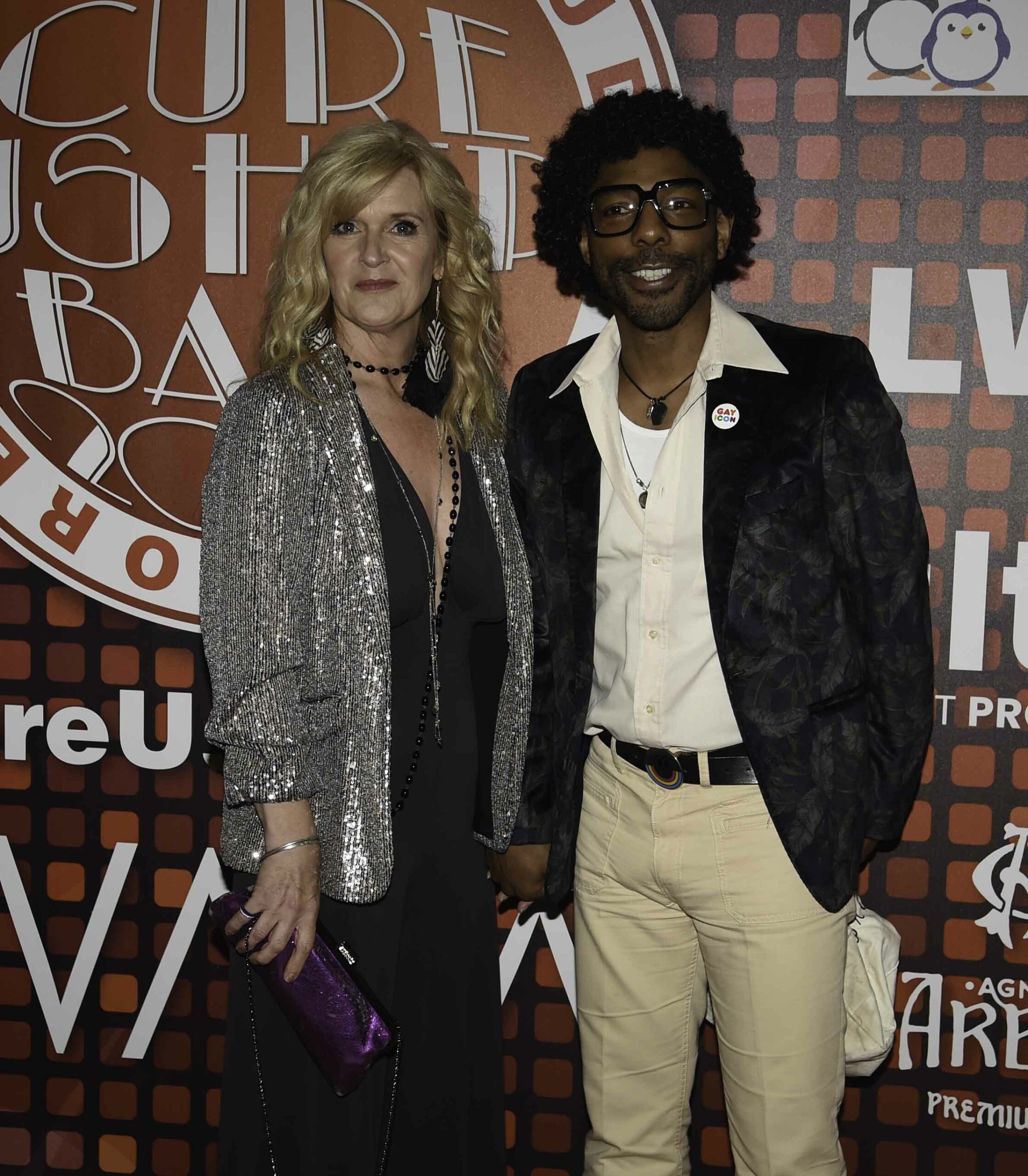 Siobhan Finneran holds hands with Don Gilet at a red carpet event