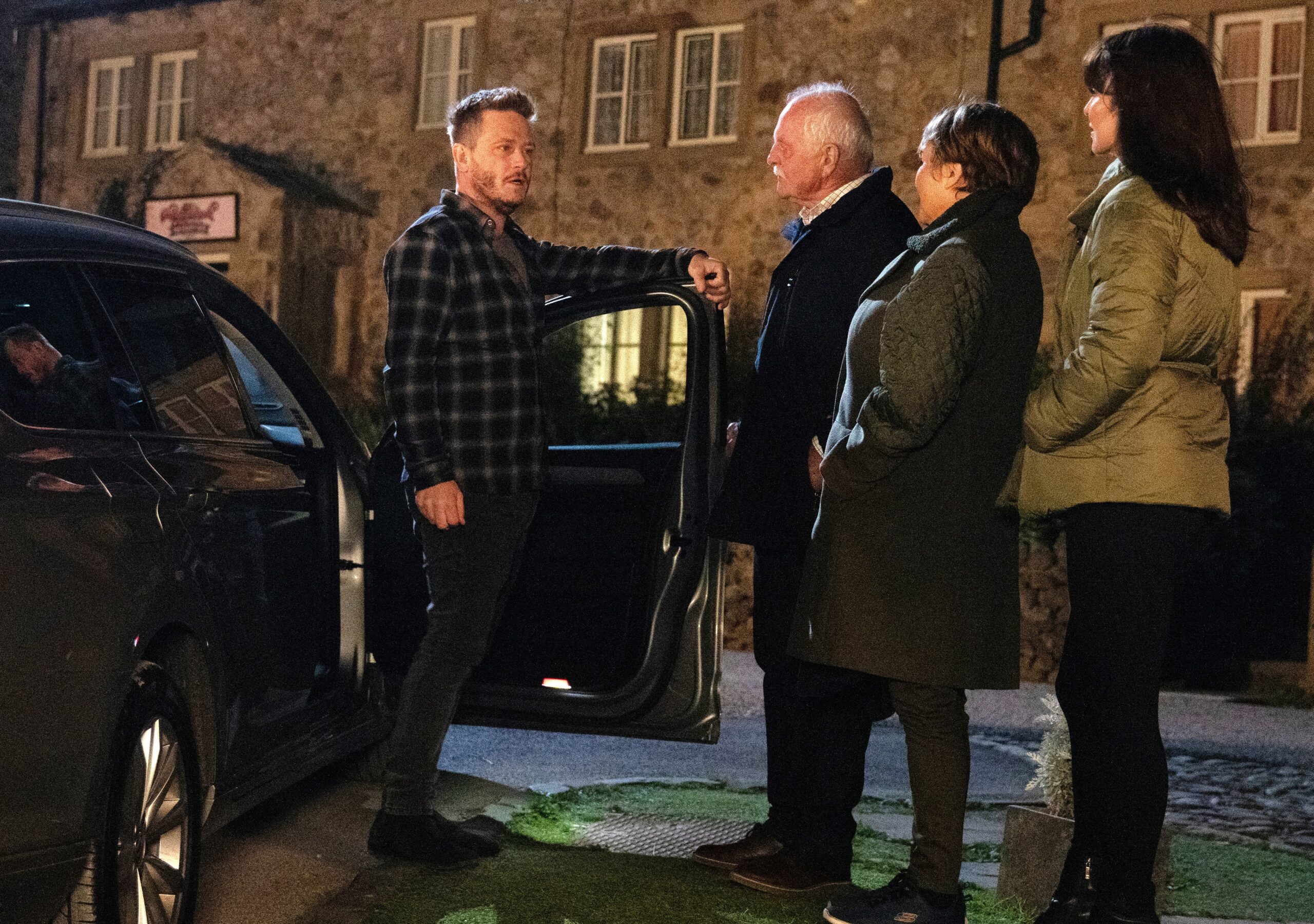 Emmerdale's David is standing outside of his car as he says goodbye to Eric, Brenda and Leyla