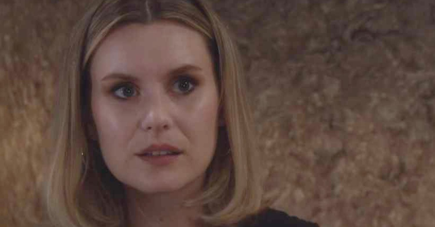 Emmerdale's Dawn is sporting shoulder length hair