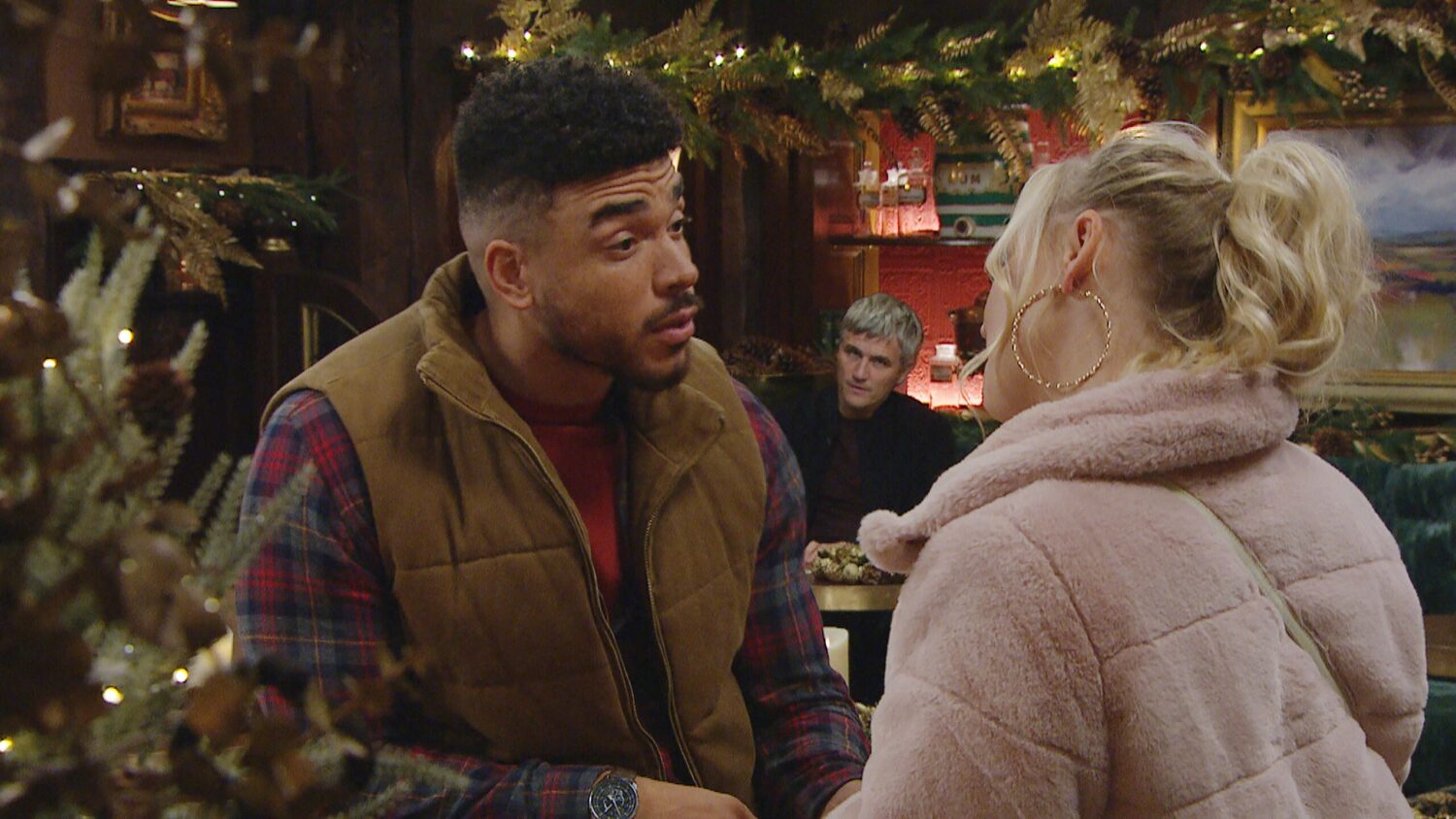 Nate and Tracy talk in the pub on Emmerdale