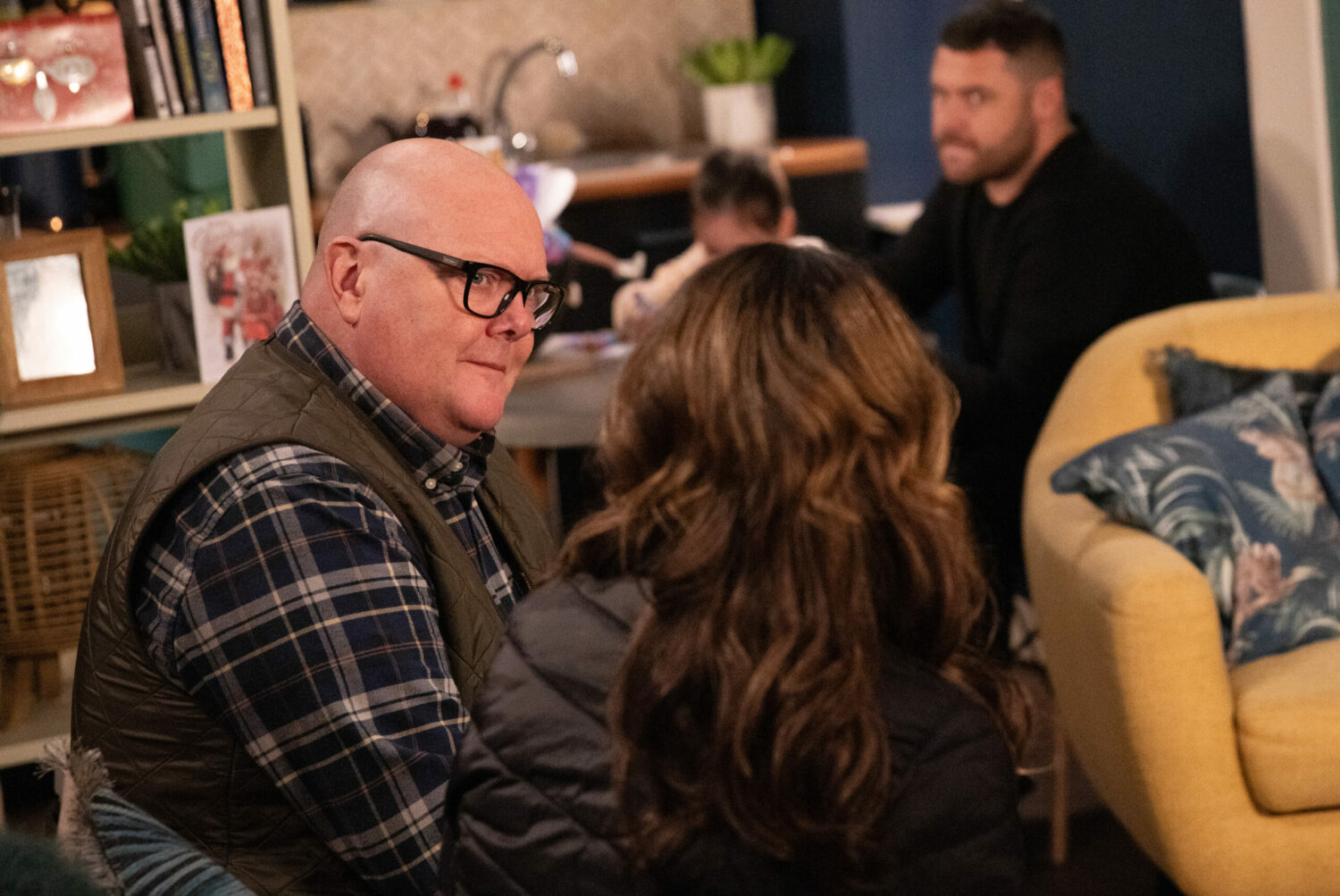 Paddy and Chas talk while Aaron glares in the background on Emmerdale