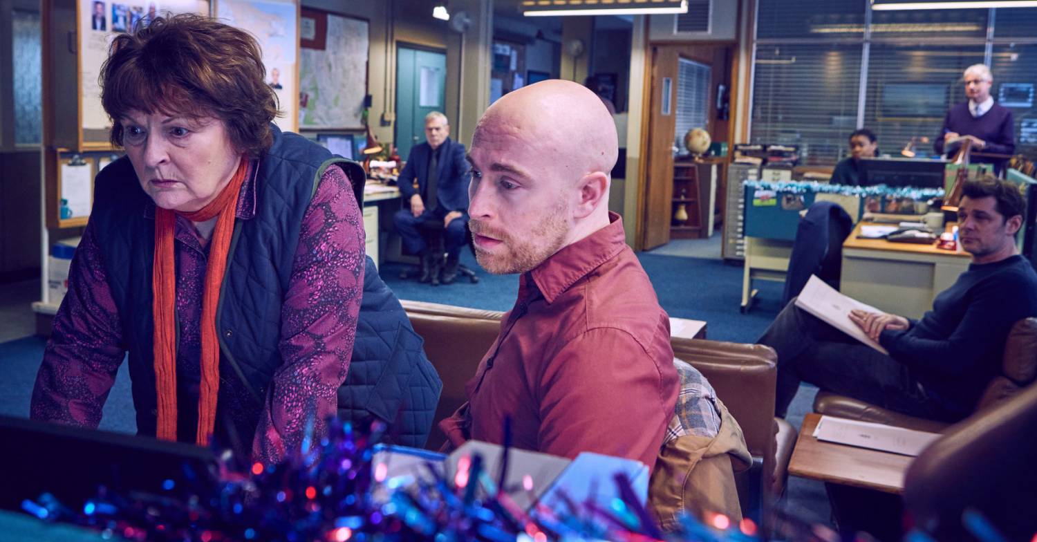 Brenda Blethyn plays DCI Vera Stanhope, shares a scene alongside other cast members