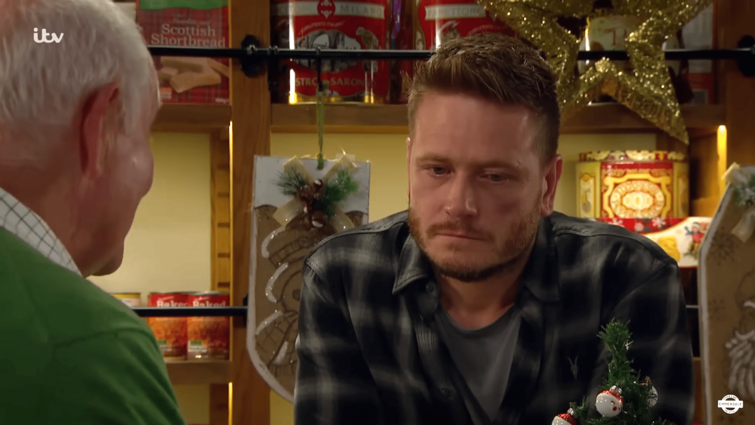 Emmerdale's Pollard and David have an emotional discussion in the shop