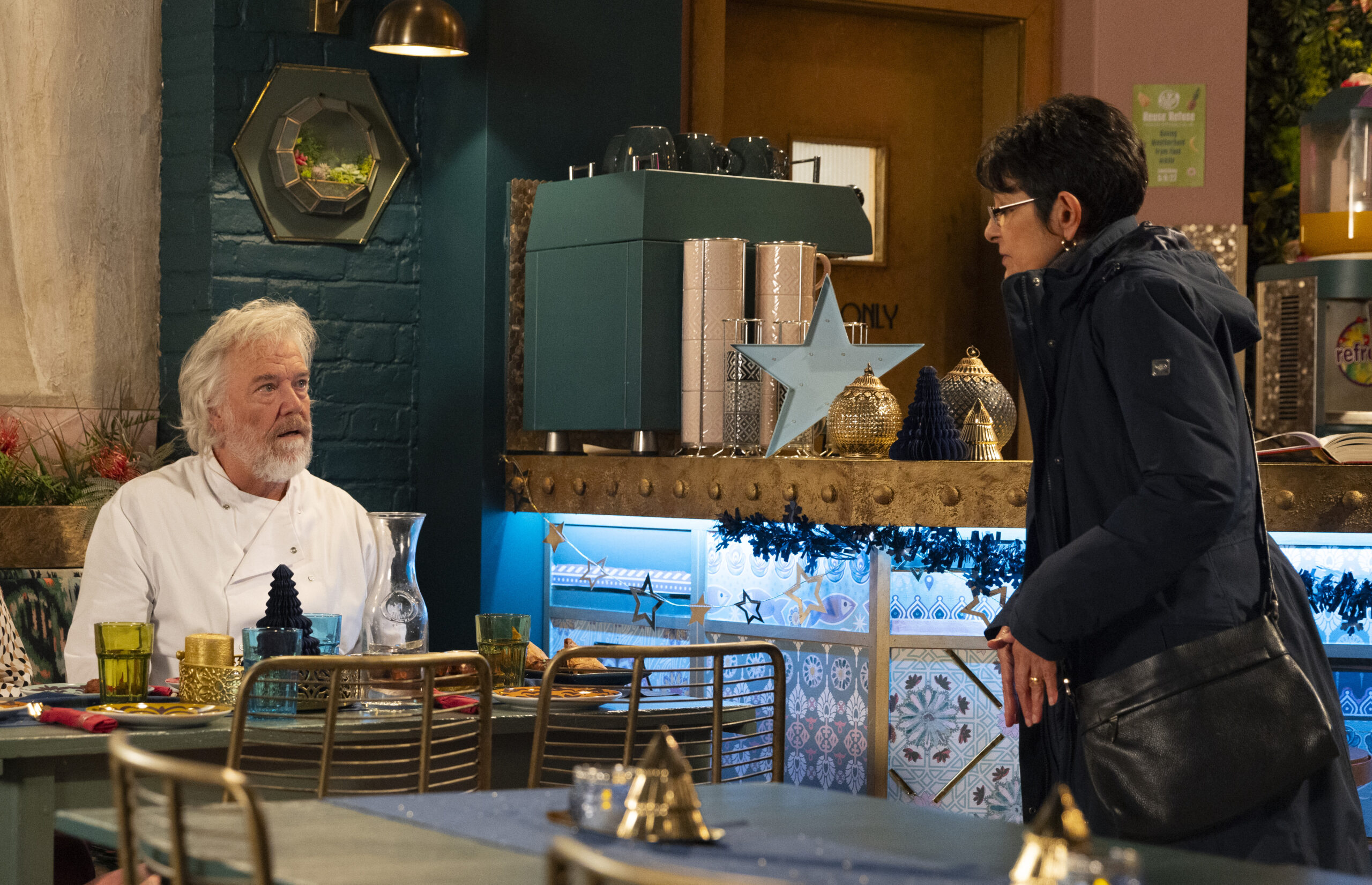 Yasmeen talks to Stu on Corrie