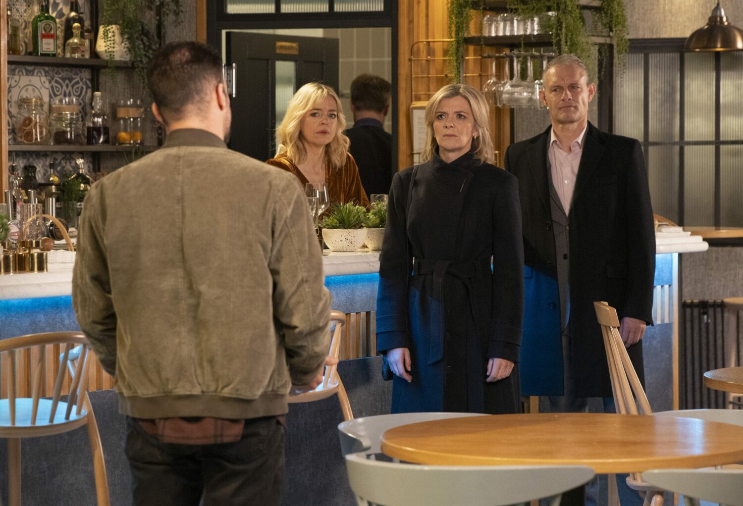 Leanne and Nick are annoyed to see Damon in Coronation Street