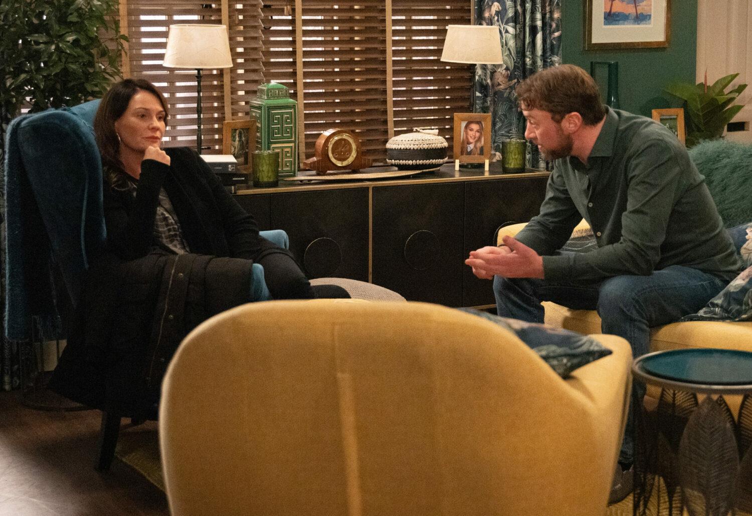 Emmerdale's Chas and Liam are talking at home