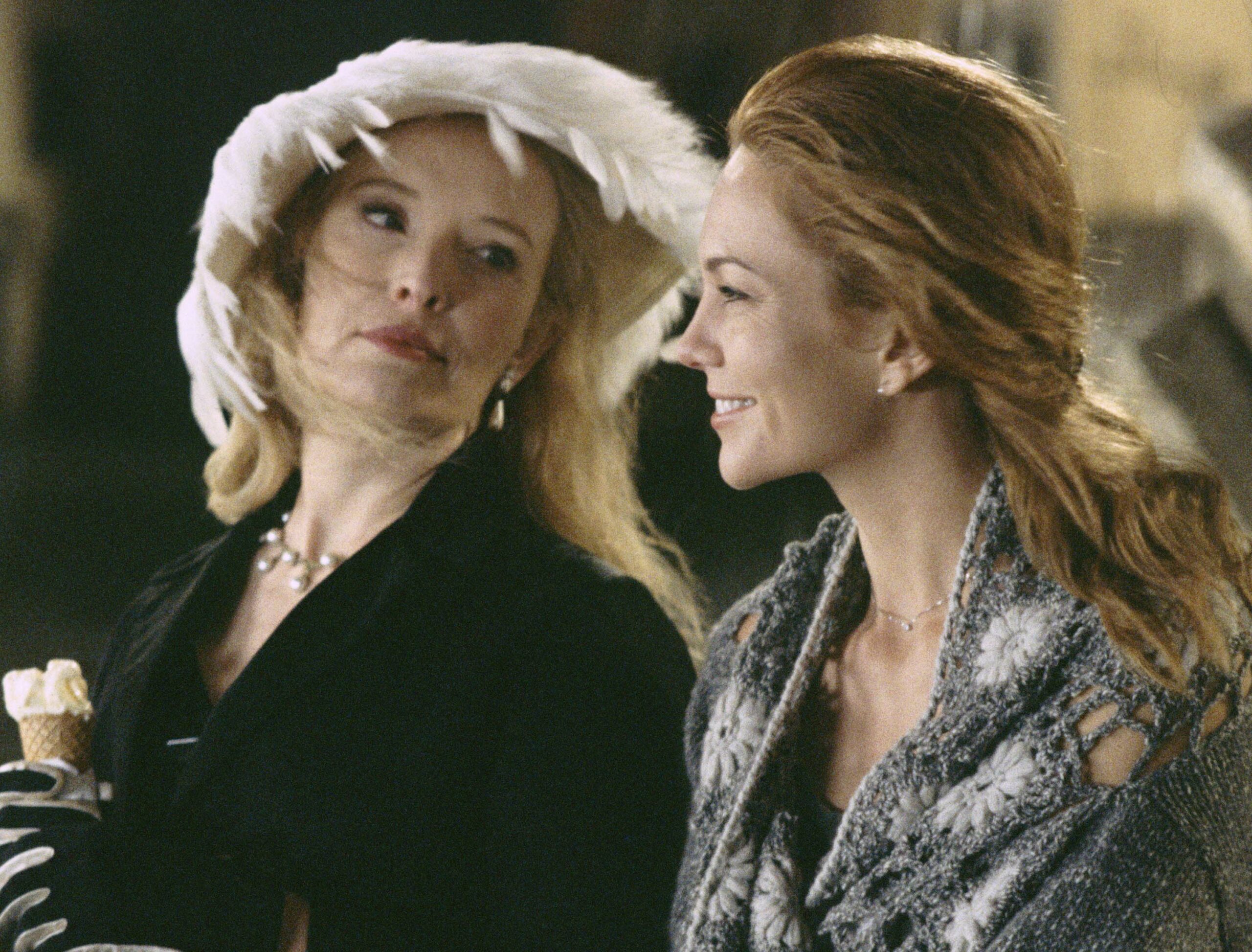 Lindsay Duncan and Diane Lane in Under the Tuscan Sun (2003)