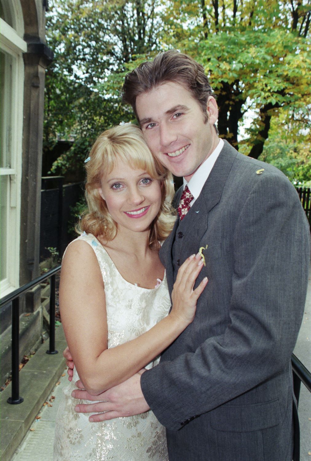 Kathy and Dave Glover in a posed wedding photo