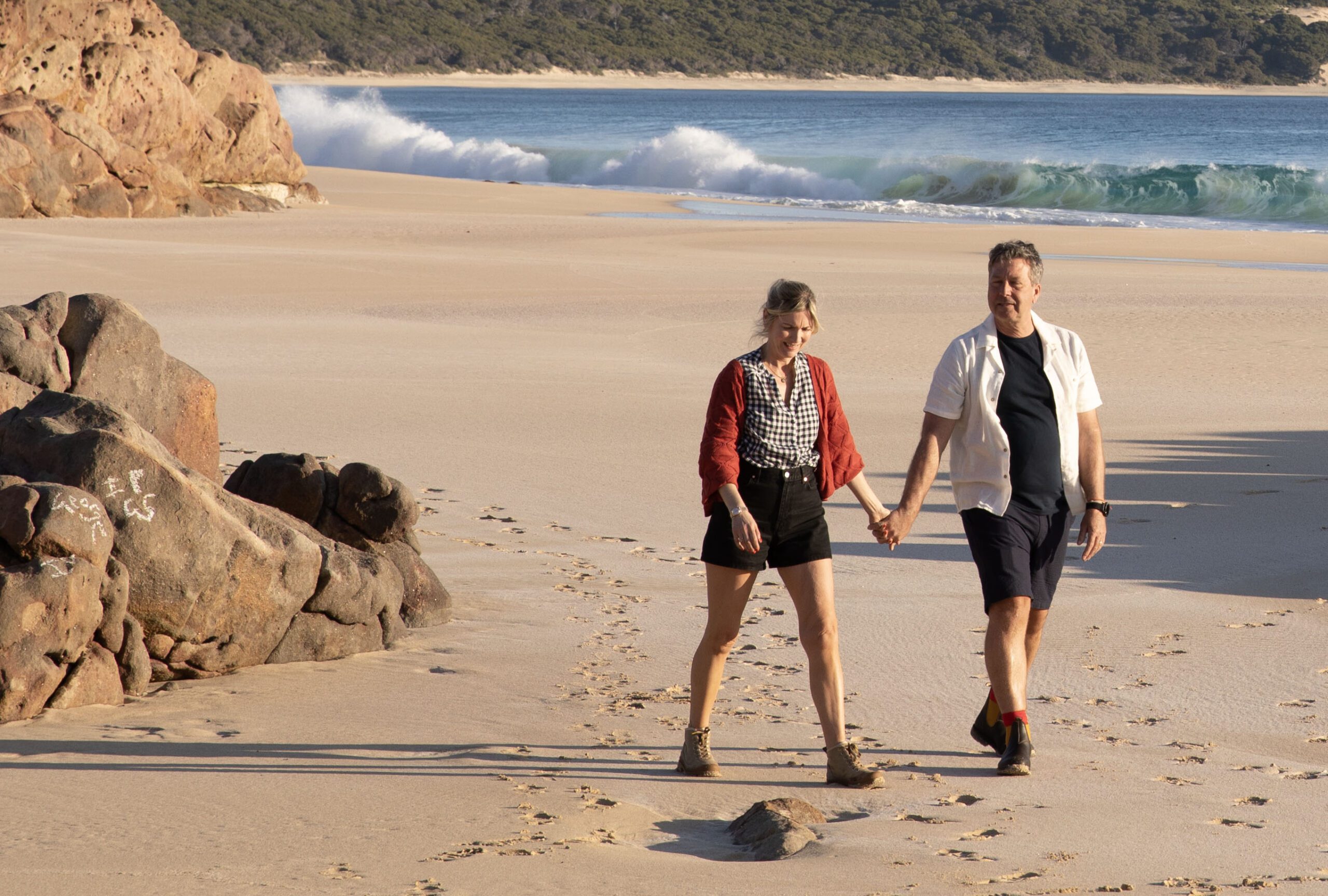 Lisa Faulkner and John Torode holding hands on a beach in Australia