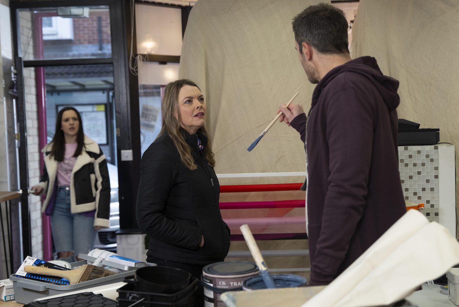 Amy in Coronation Street walks in on Tracy and Tommy rowing