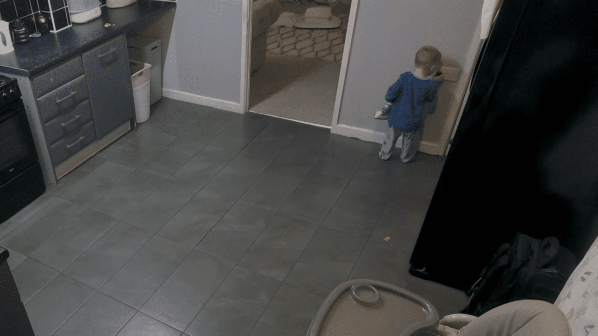 Chester on 22 Kids and Counting plugging the iron in