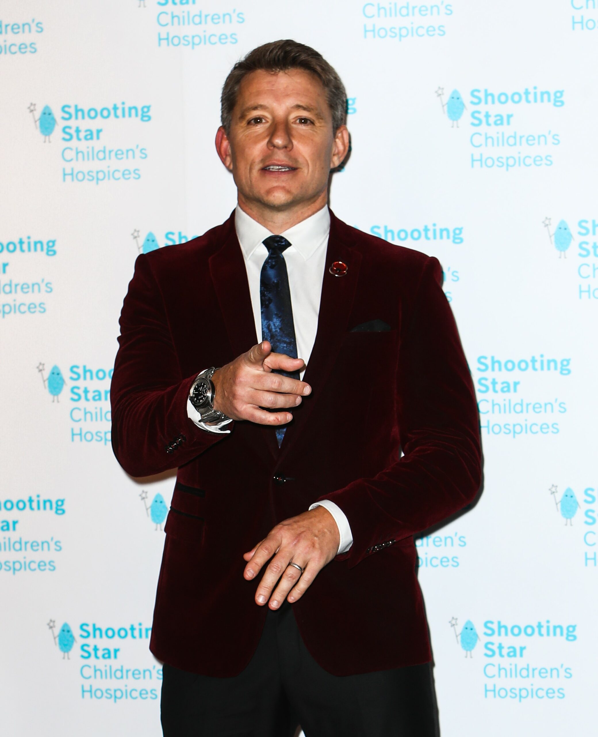 Ben Shephard pointing his finger at event
