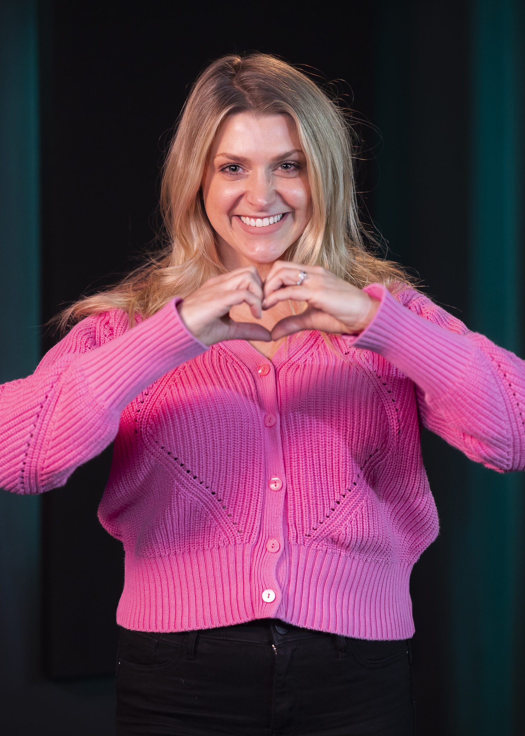 Anna Richardson wearing a pink jumper