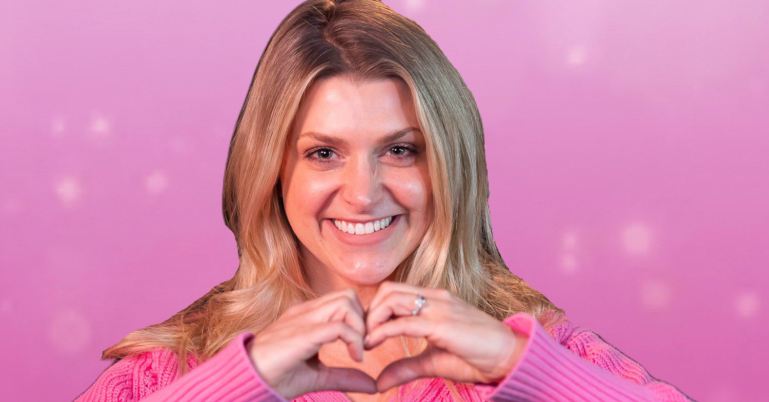 Anna Richardson wearing a pink jumper