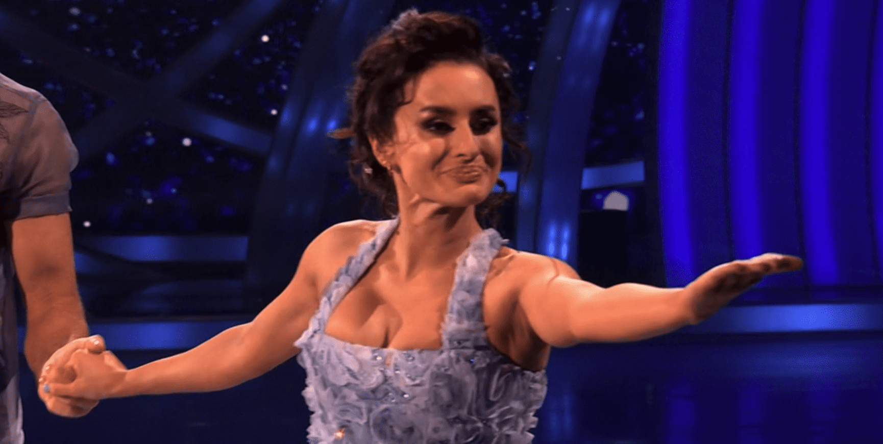 Amber Davies skating to Mama on Dancing On Ice