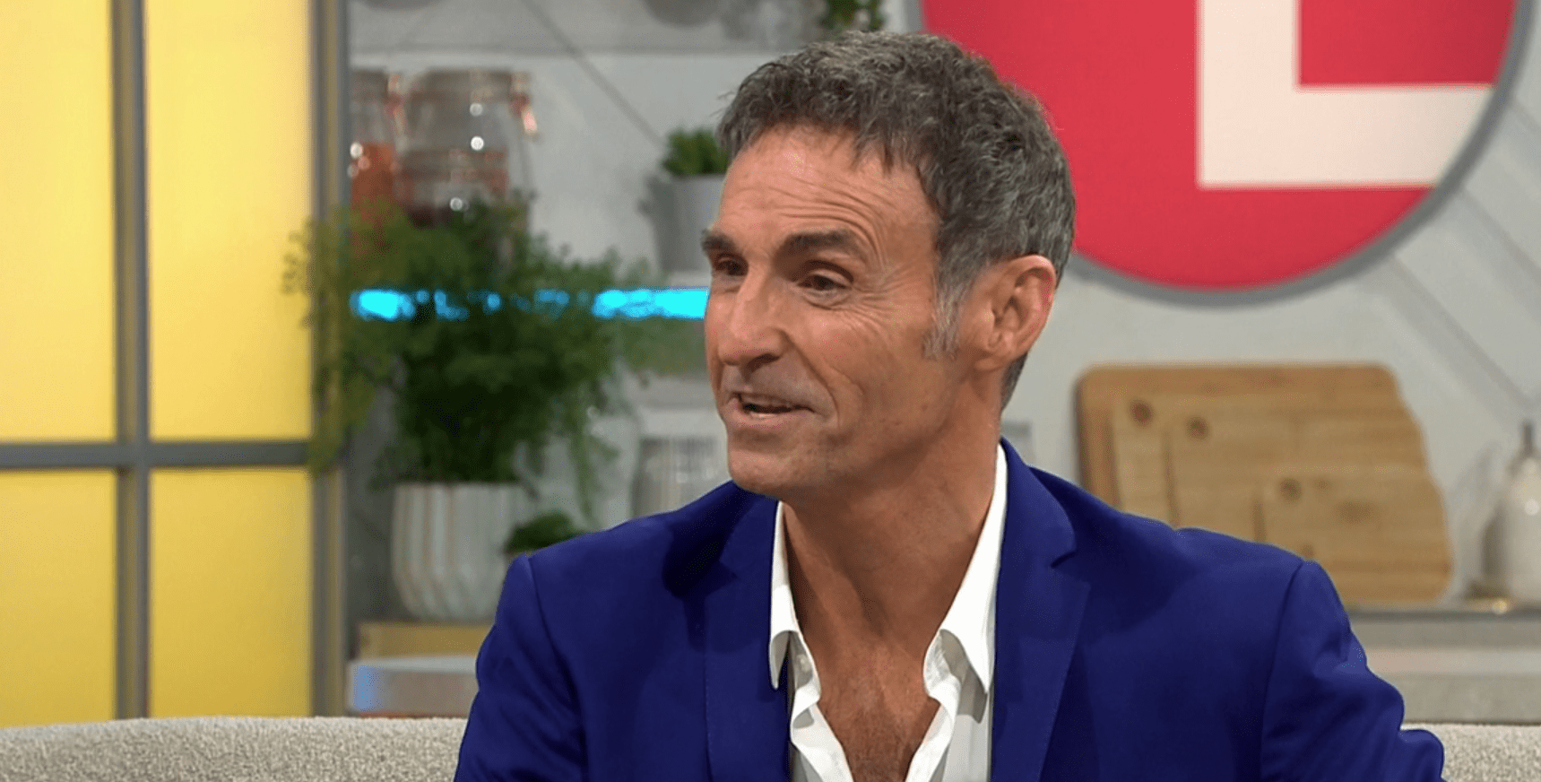 Marti Pellow in a blue suit on Lorraine