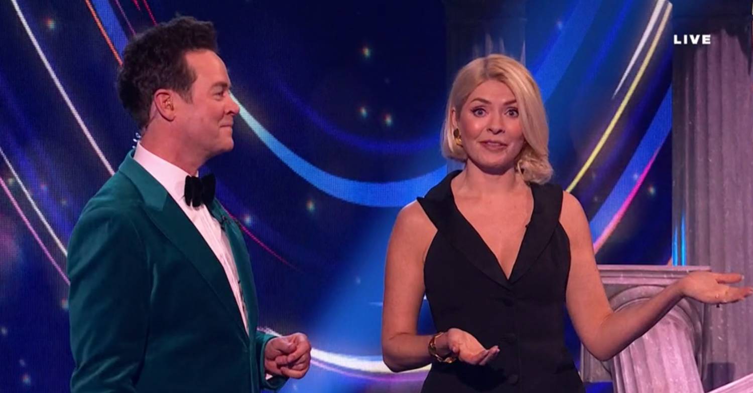 Dancing On Ice 2024 co-hosts Stephen Mulhern and Holly Willoughby presenting