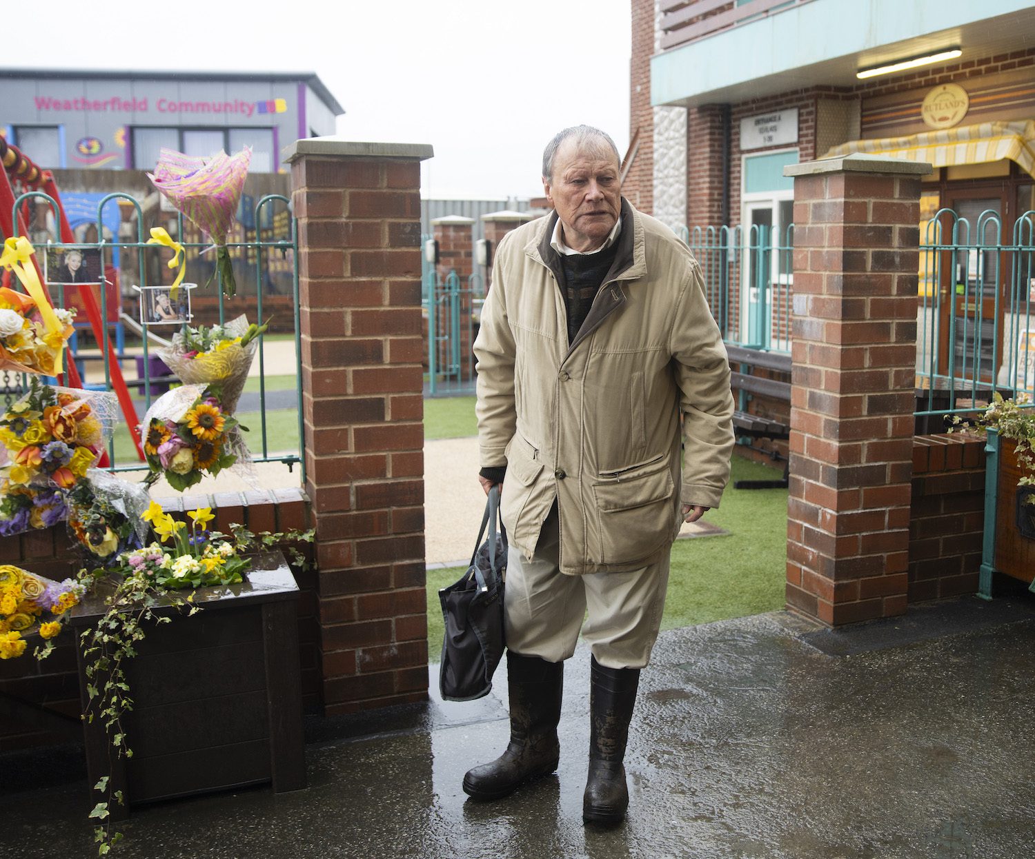 Roy Cropper looks stressed in the precinct.