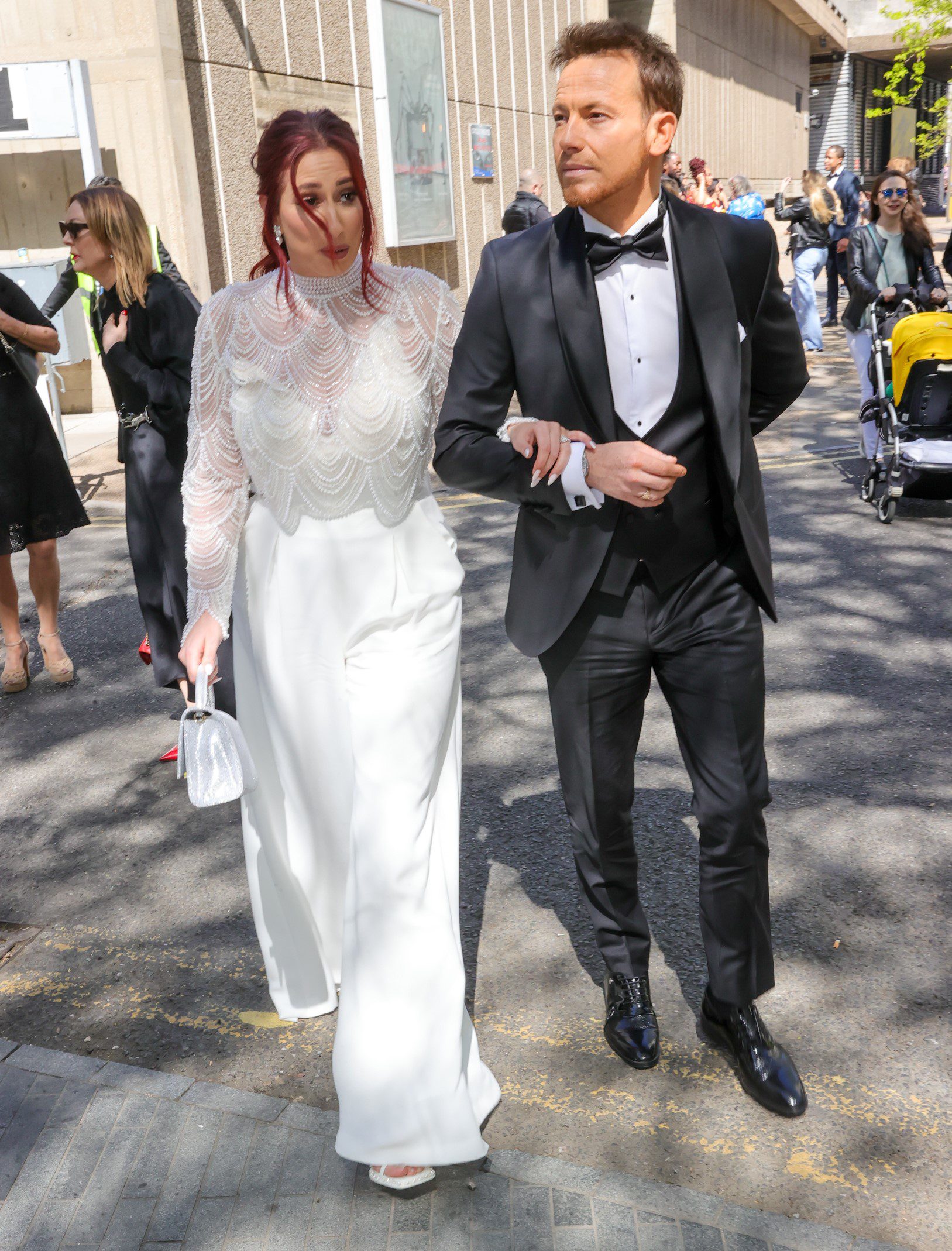 Stacey Solomon and Joe Swash walking arm in arm to event
