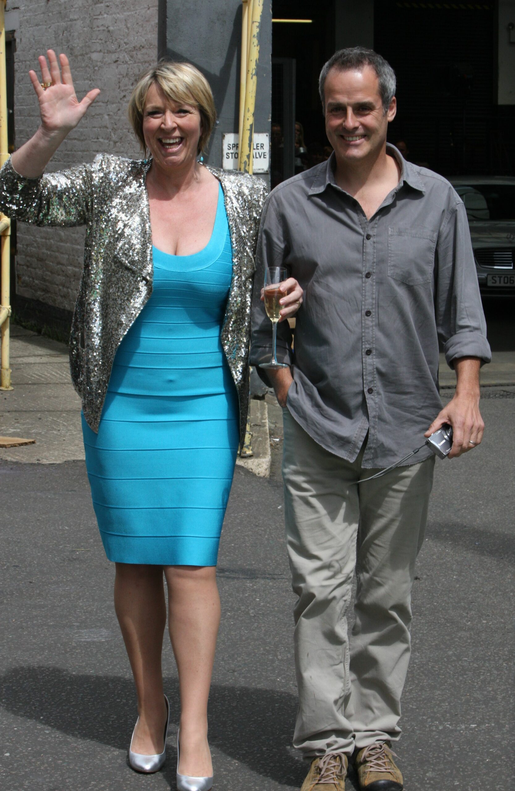 Fern Britton waving and Phil Vickery smiling