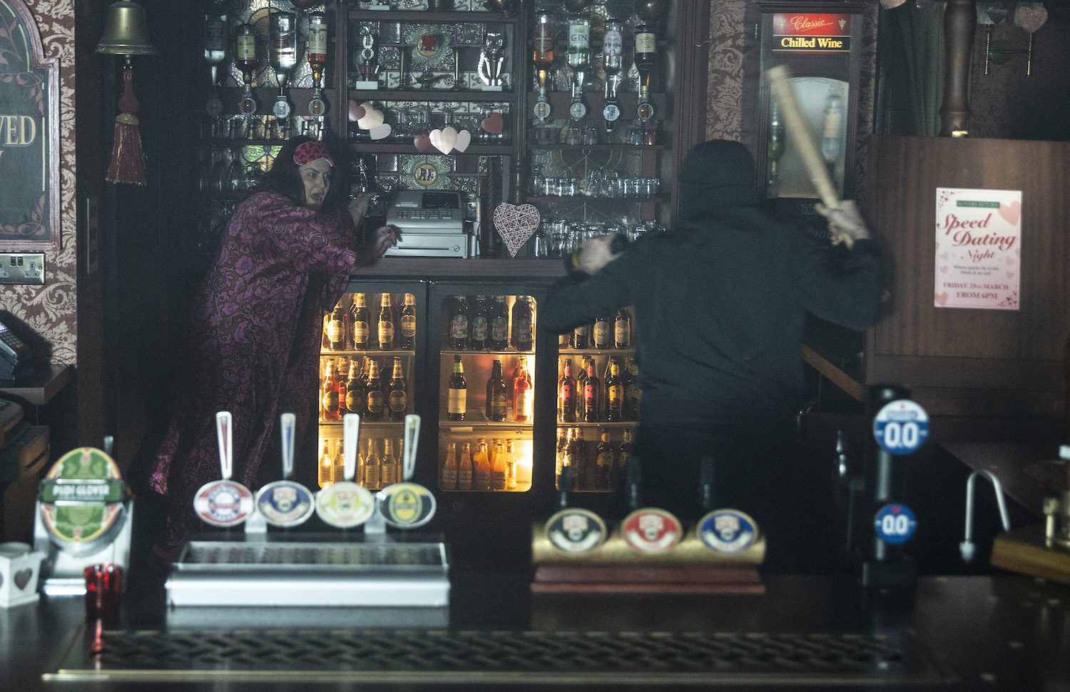 Glenda threatened by robbers on Corrie