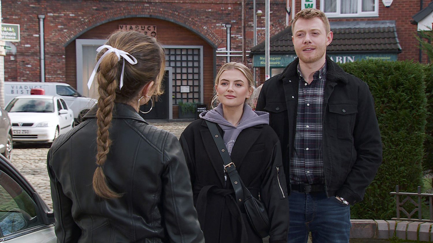 Coronation Street's Bethany and Daniel are talking to Daisy outside on the Street