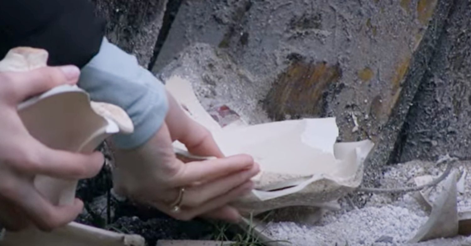 Emmerdale's Lisa's ashes are on the floor