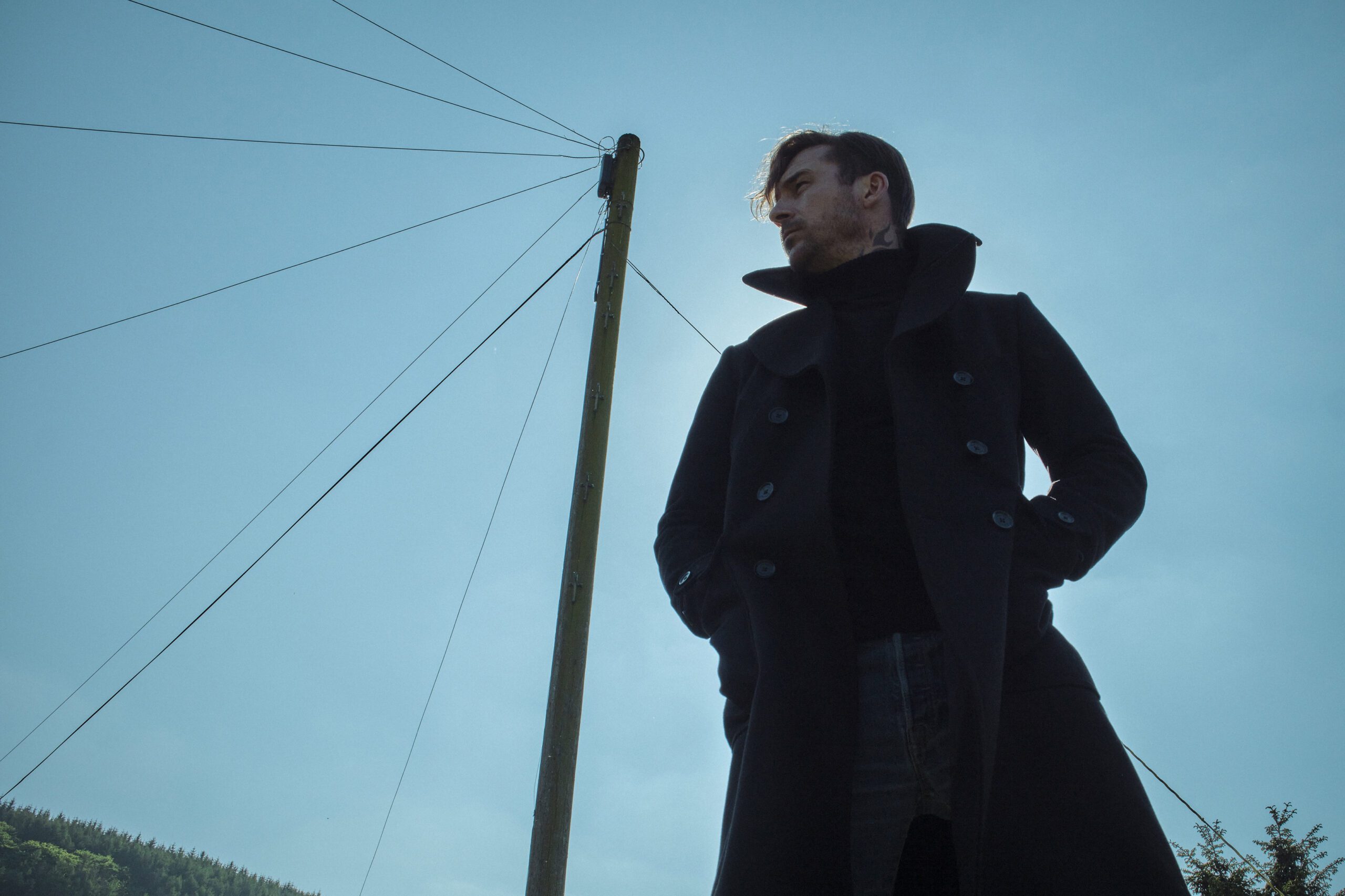 Barry Sloane as Eddie Wells in Passenger