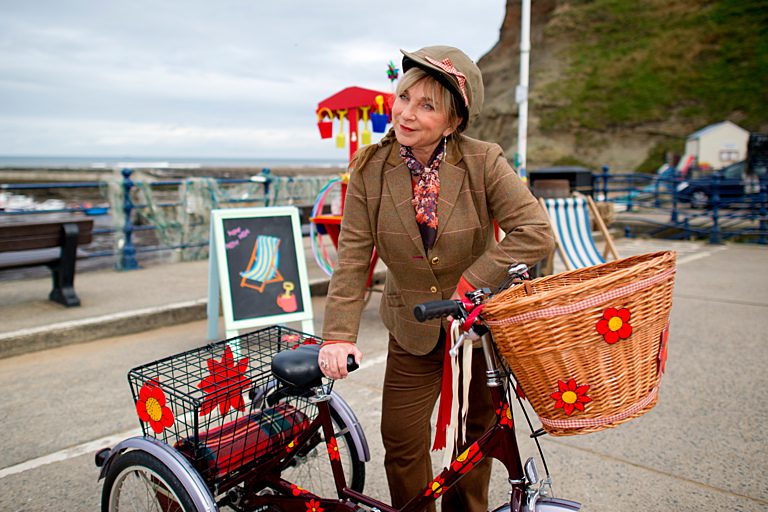 Miss Bowline-Hitch (HELEN LEDERER)