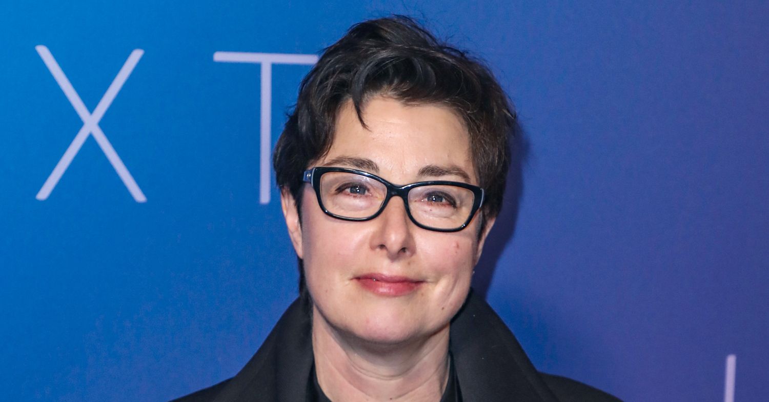 Sue Perkins smiling