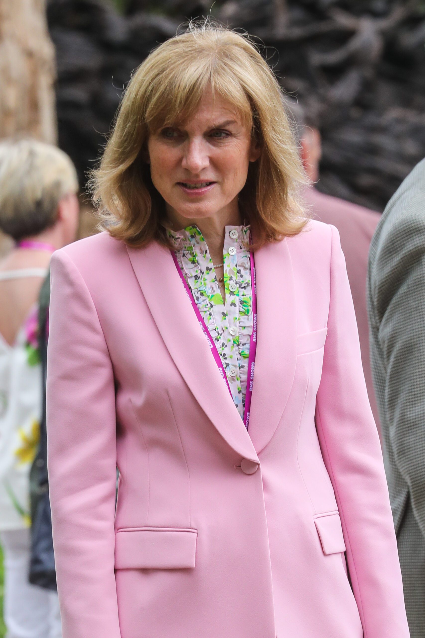 Fiona Bruce in a pink jacket