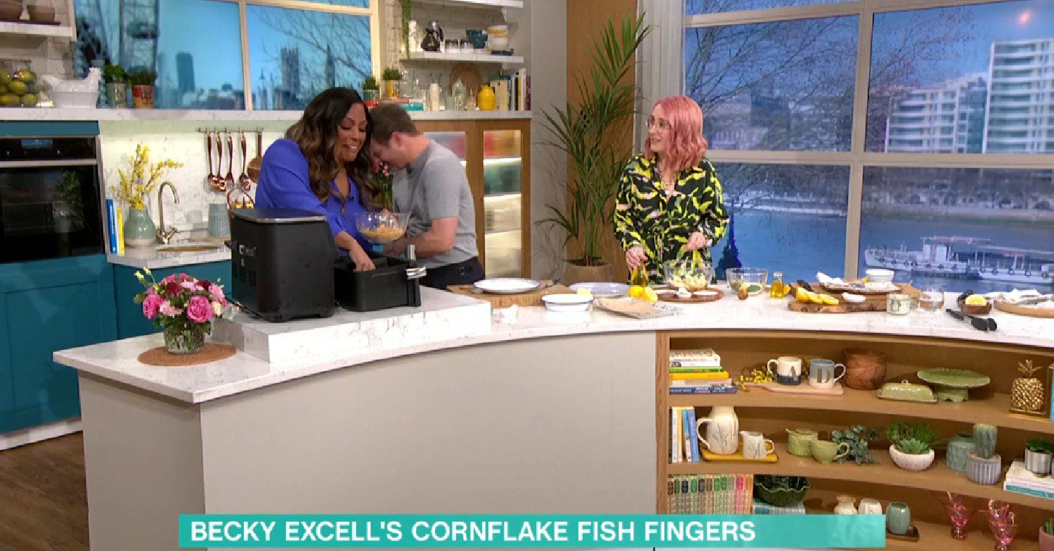 Alison Hammond and Dermot O'Leary with chef on This Morning