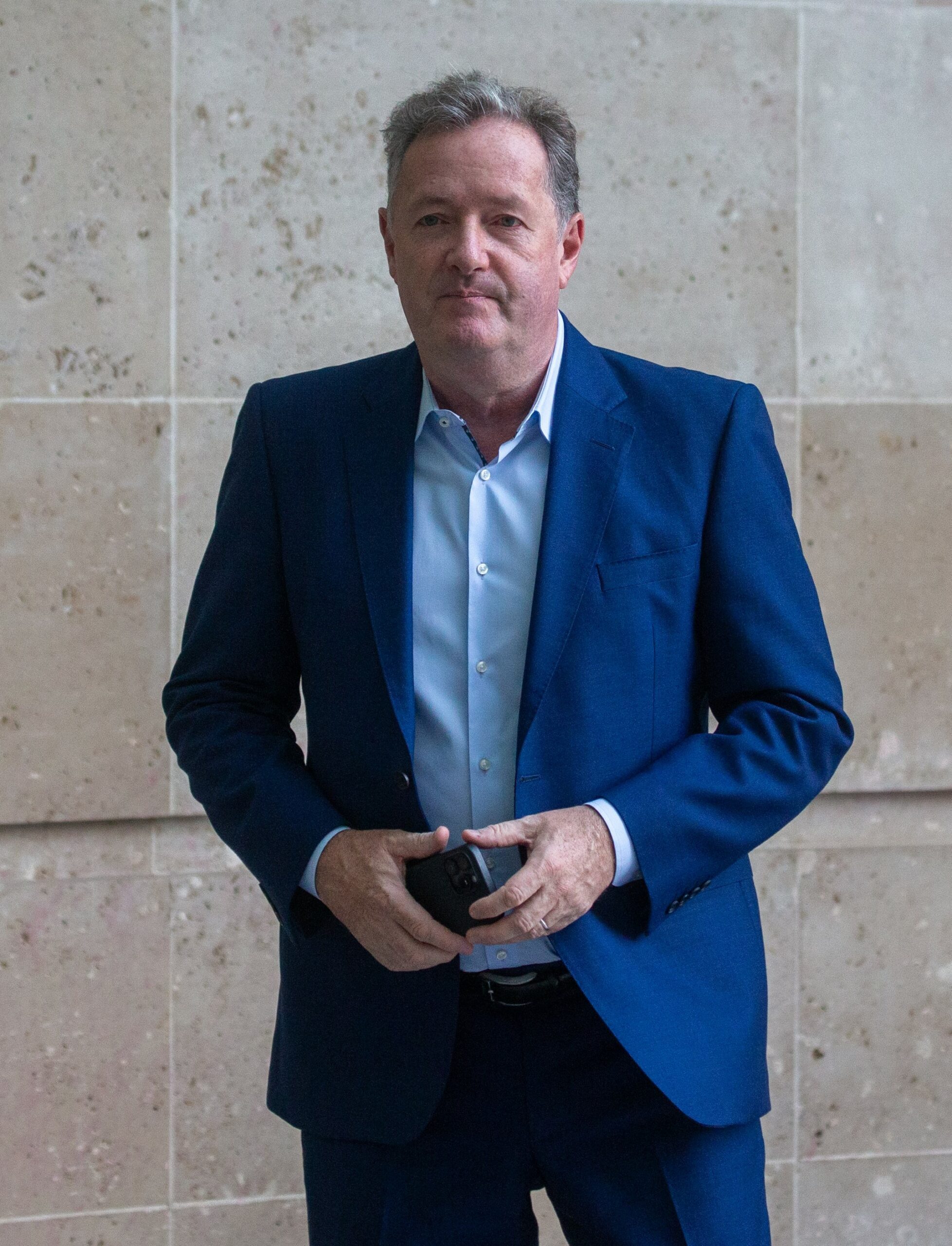 Piers Morgan in blue suit 