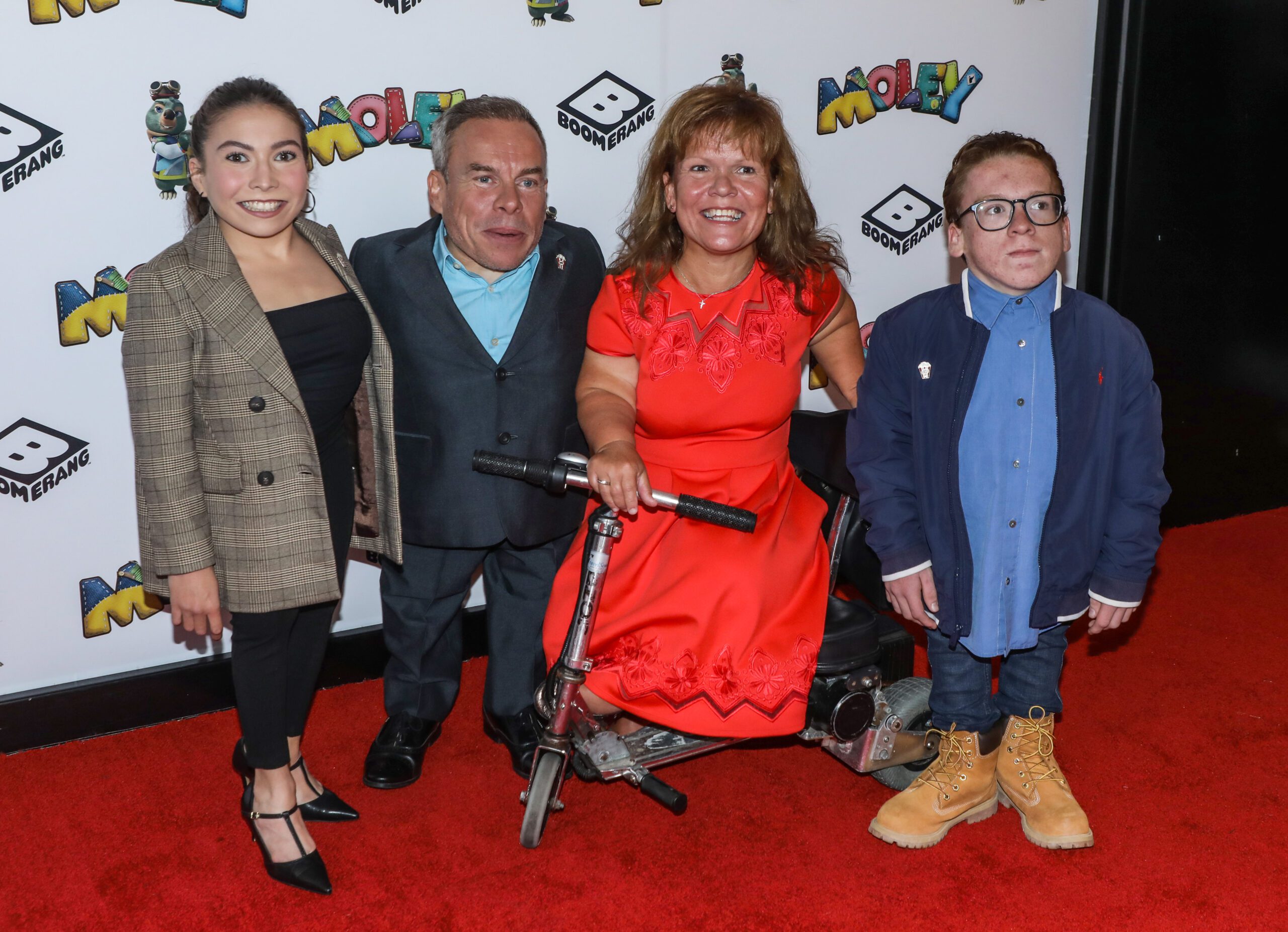 Warwick Davis and his wife and children