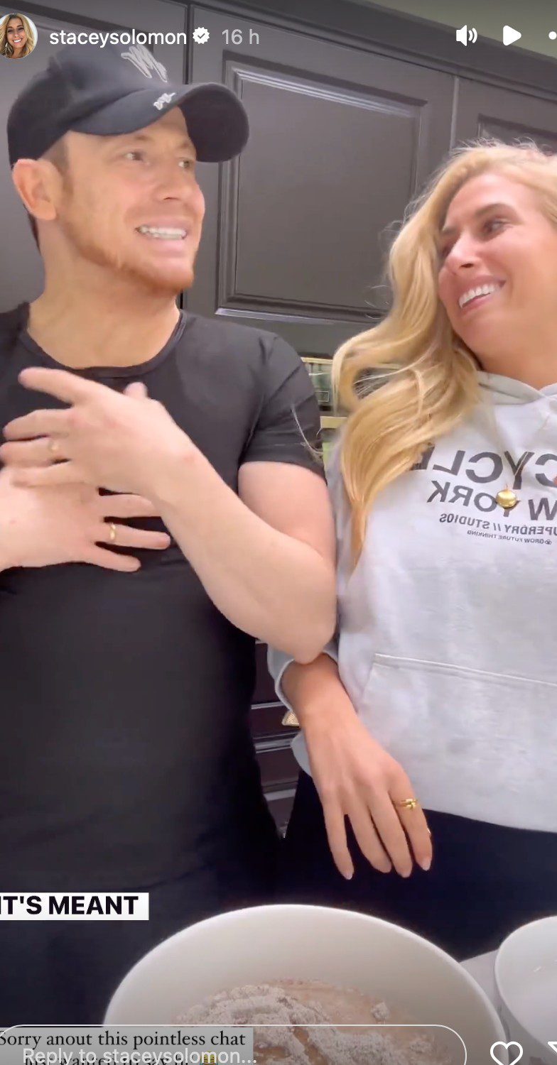 Joe Swash sporting a skin tight t-shirt beside Stacey Solomon