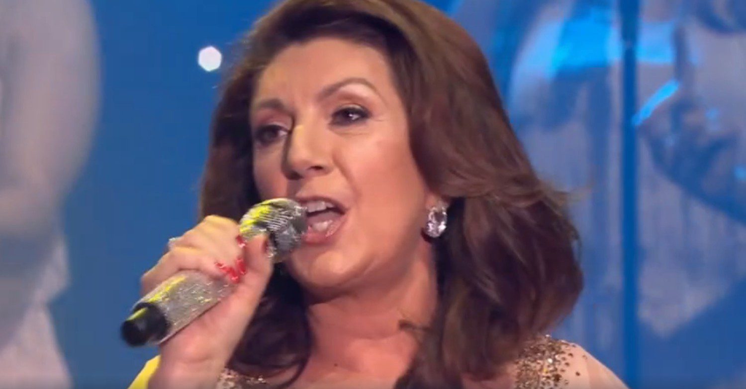 Jane McDonald singing into her microphone on tour