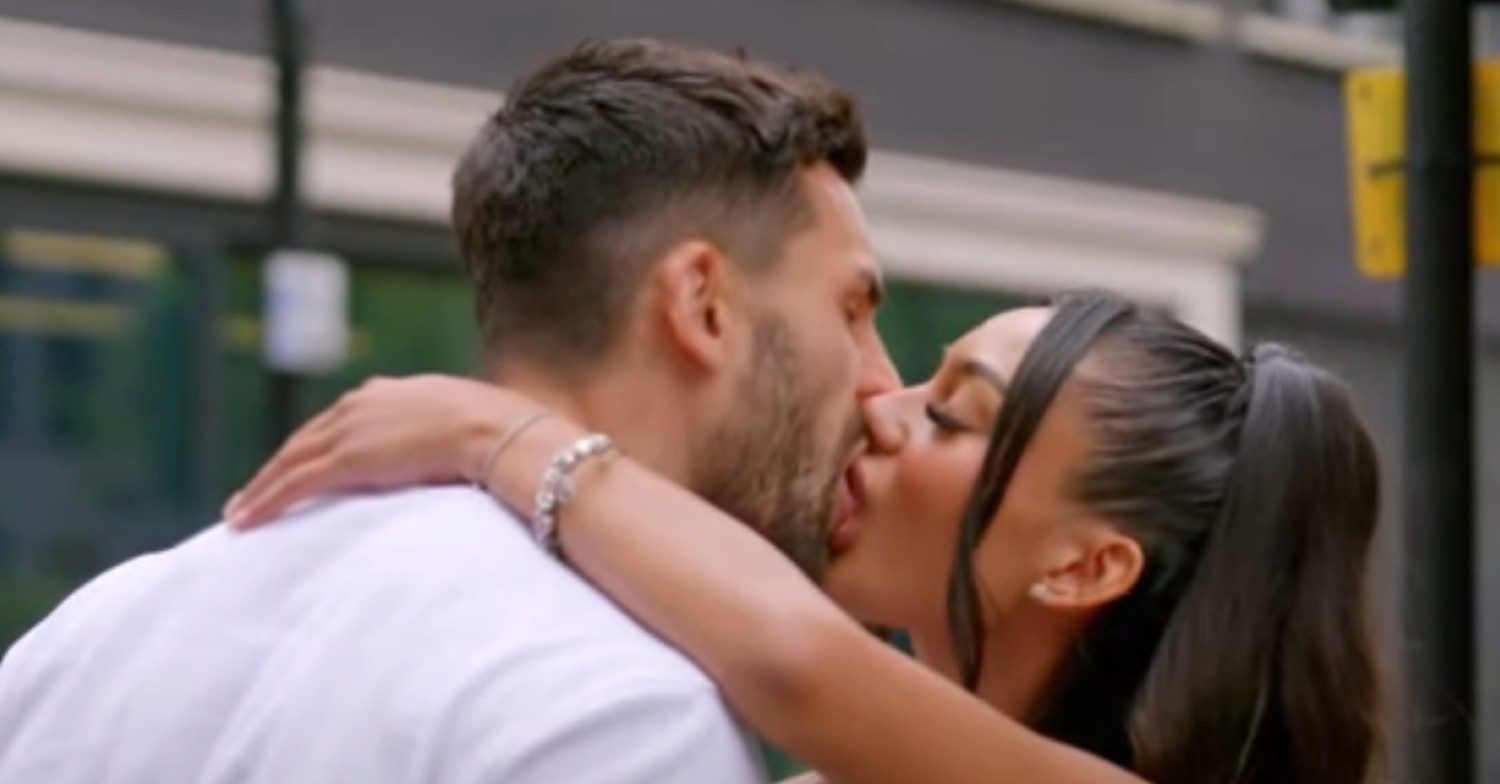 Jasmine Orr kissing Love Island star Adam Collard on Celebs Go Dating 