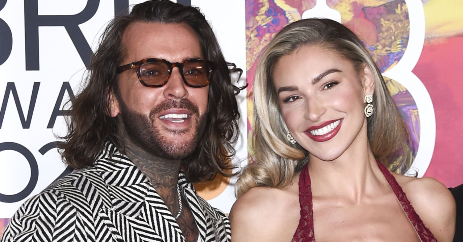 Zara McDermott and Pete Wicks smiling