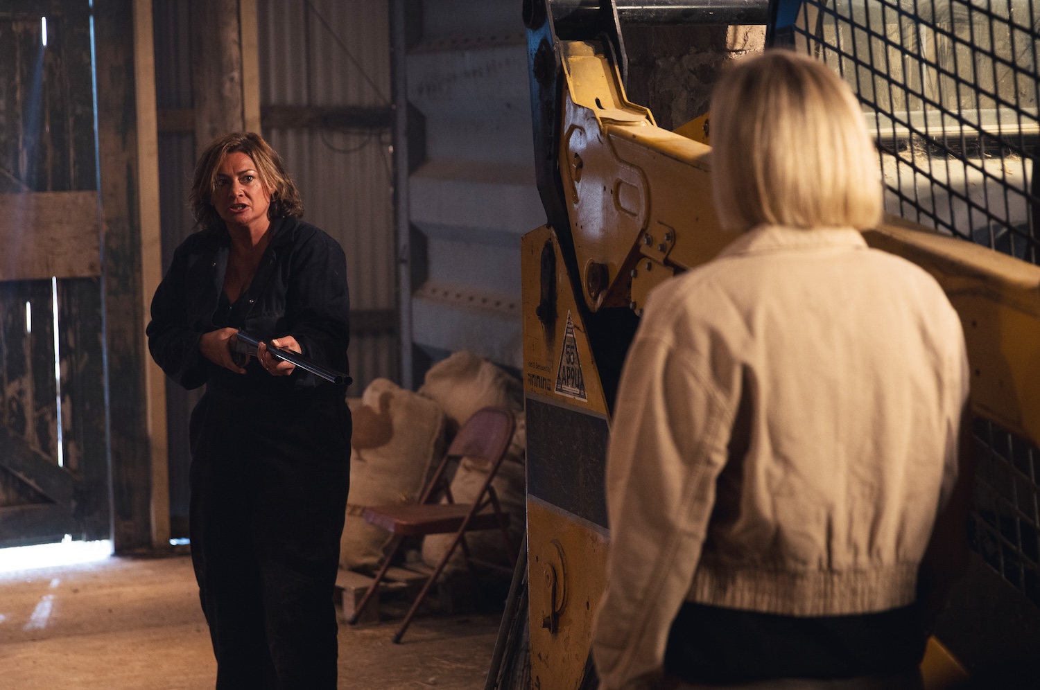 Emmerdale's Moira is pointing a gun at Ruby in the barn