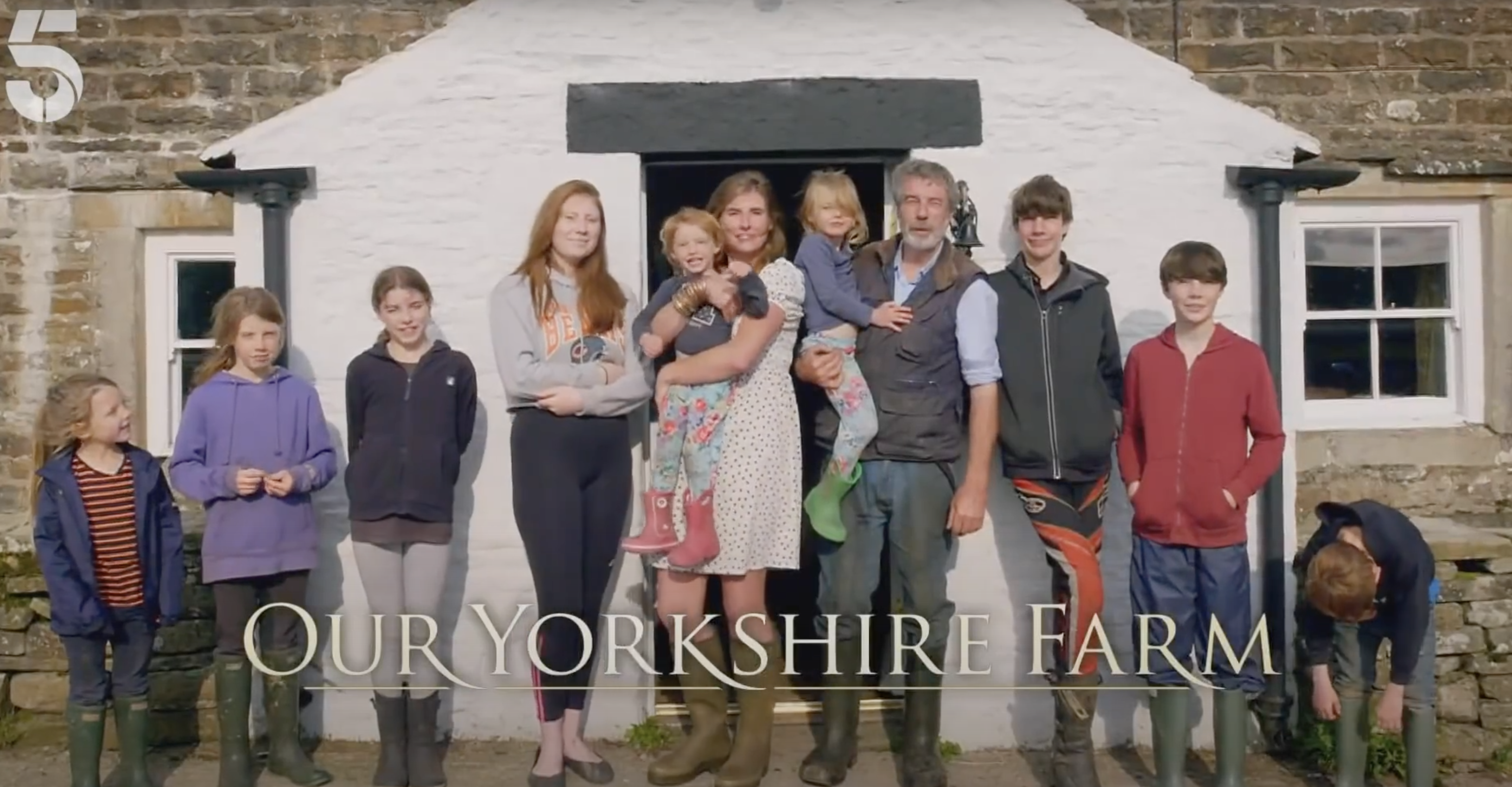 Amanda, Clive Owen and their 9 children on Our Yorkshire Farm